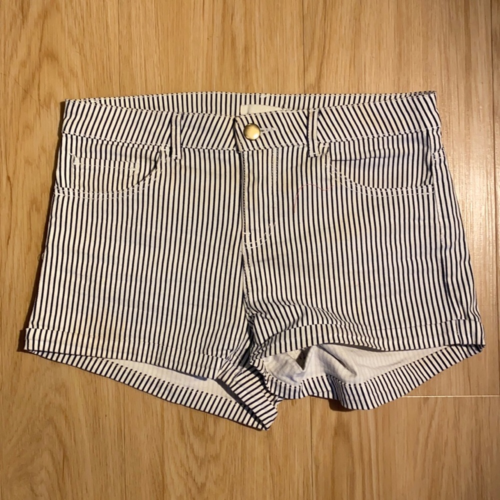 Stripped shorts - Picture 1 of 4